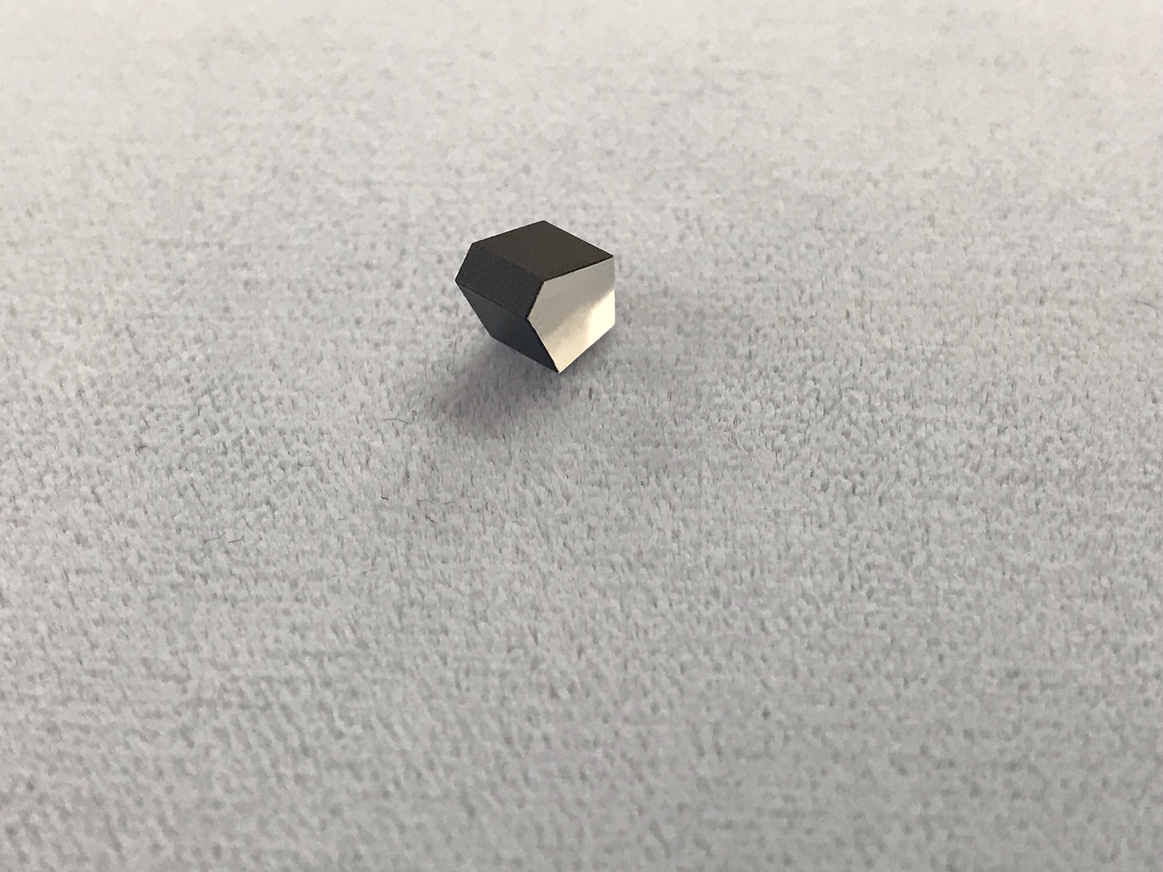 Prism 4.00 x 4.00 90° PENTA (331-010-090) Prism 4.00 x 4.00 90° PENTA (331-010-090)