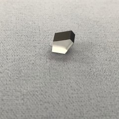 Prism 4.00 x 4.00 90° PENTA (331-010-090) Prism 4.00 x 4.00 90° PENTA (331-010-090)